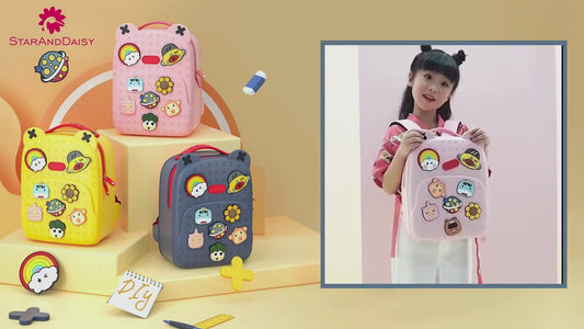 Mochila Escolar con Pins Decorativos